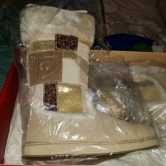 Guess - Picture 4 of 7